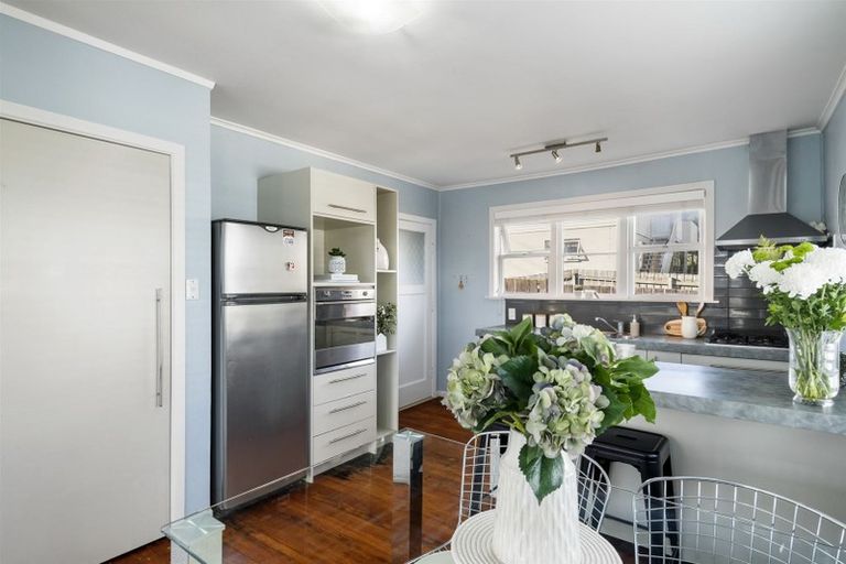 Photo of property in 1/62 Roberts Road, Glenfield, Auckland, 0629