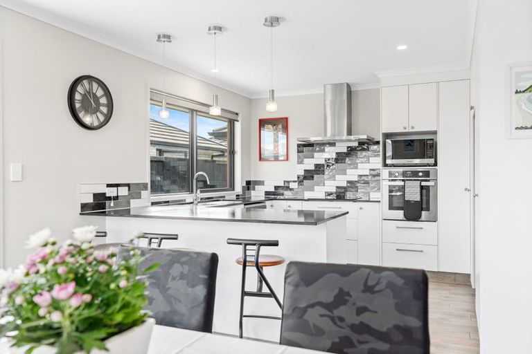 Photo of property in 1 Waikiwi Way, Papamoa, 3118