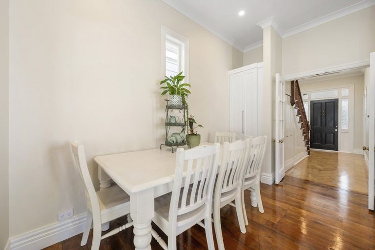 Photo of property in 25 Newman Terrace, Thorndon, Wellington, 6011