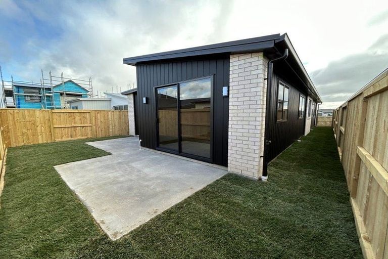 Photo of property in 6 Tauhinu Place, Papamoa, 3118