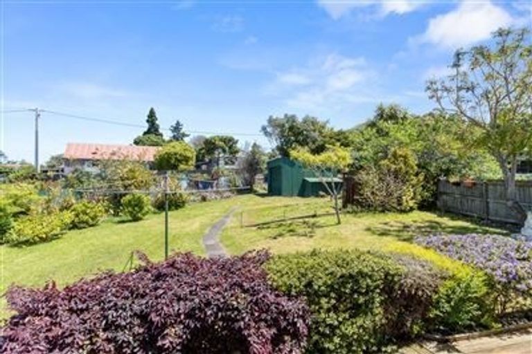 Photo of property in 11 Sarona Avenue, Glen Eden, Auckland, 0602