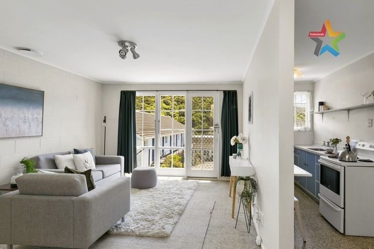 Photo of property in 300 Karori Road, Karori, Wellington, 6012