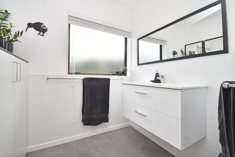 Photo of property in 8/37a Glengarry Road, Glen Eden, Auckland, 0602