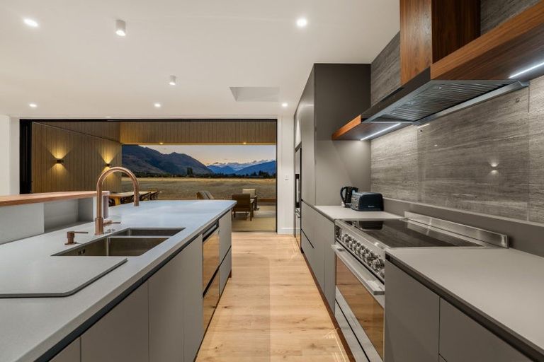 Photo of property in 27 Rubus Street, Wanaka, 9382