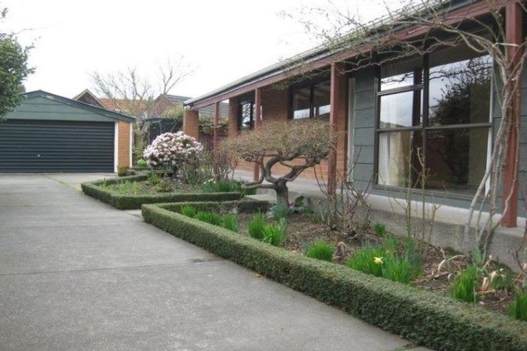 Photo of property in 15 Camberwell Place, Avonhead, Christchurch, 8042