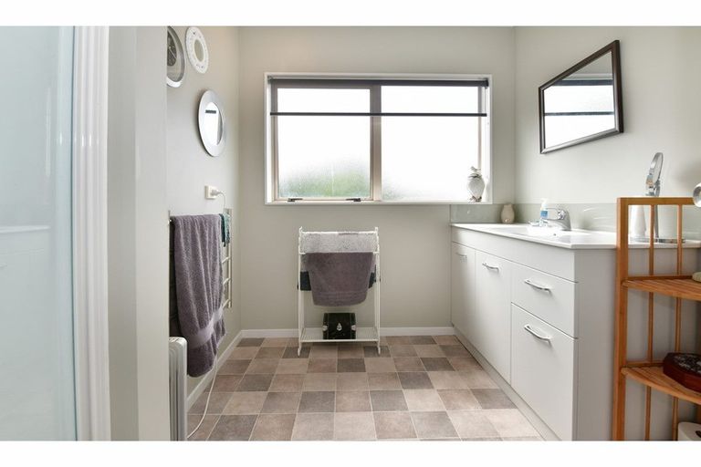 Photo of property in 2/11 Milton Road, Orewa, 0931