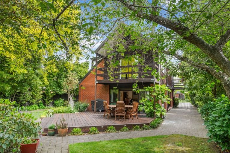 Photo of property in 16 Felstead Place, Avonhead, Christchurch, 8042