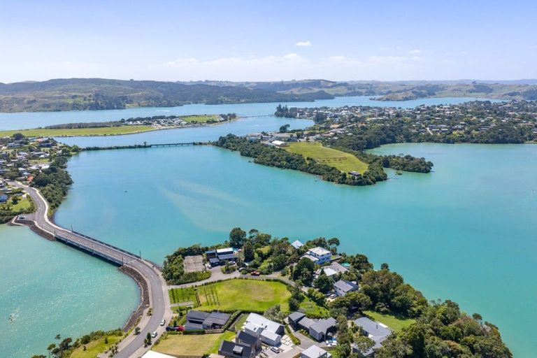Photo of property in 6 Mara Kai Lane, Raglan, 3225