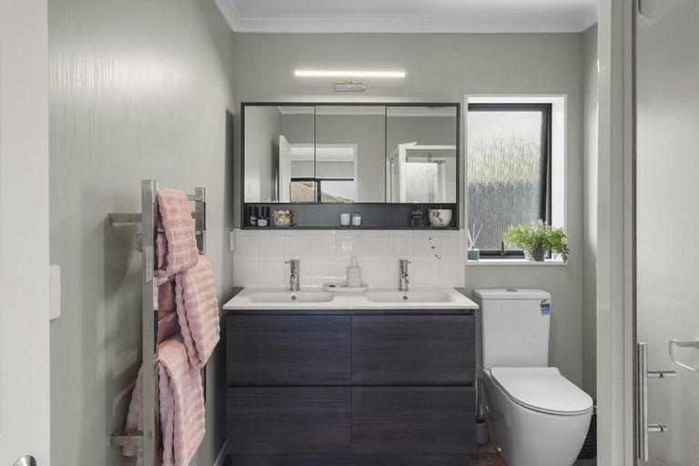 Photo of property in 28 Madison Street, Cambridge, 3434