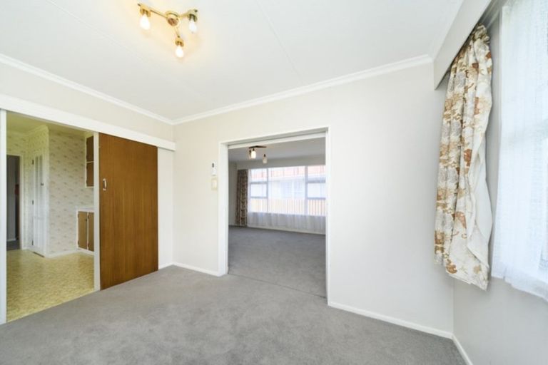 Photo of property in 87 Wikiriwhi Crescent, Awapuni, Palmerston North, 4412
