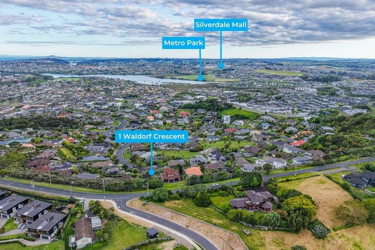 Photo of property in 1 Waldorf Crescent, Orewa, 0931