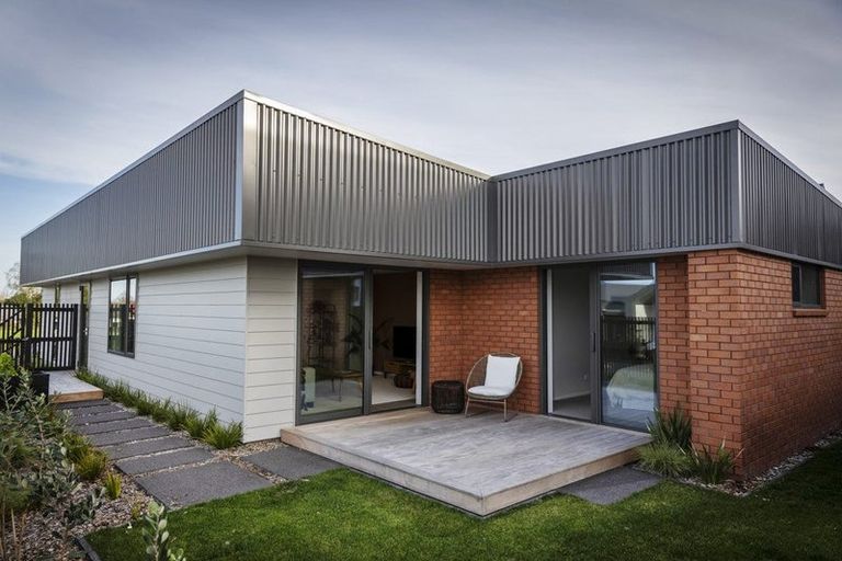 Photo of property in 2/17 Rawhiti Avenue, New Brighton, Christchurch, 8083