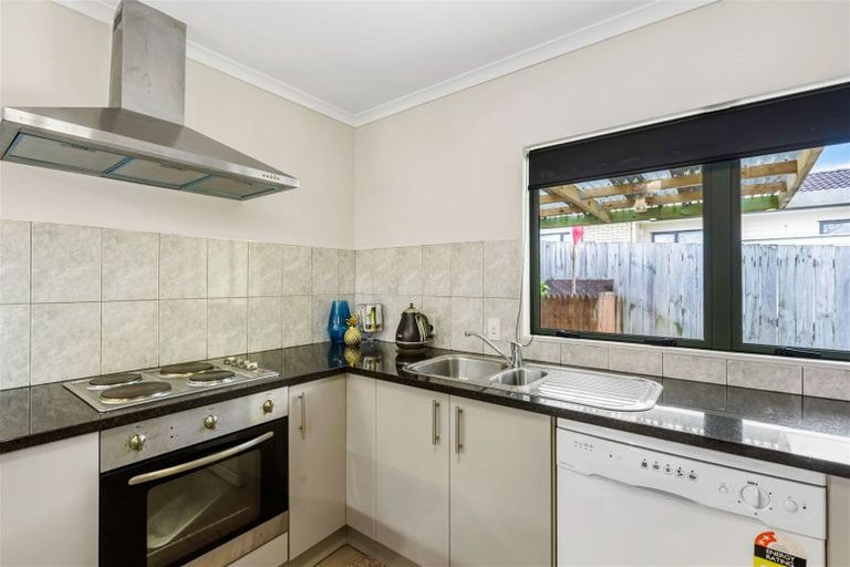Photo of property in 22 Gordon Stanley Drive, Massey, Auckland, 0614