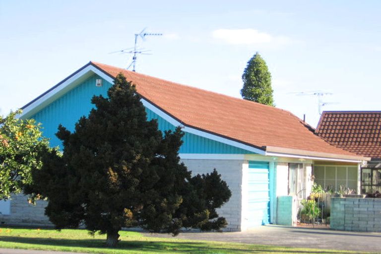 Photo of property in 2/12 Grove Road, Papakura, 2110