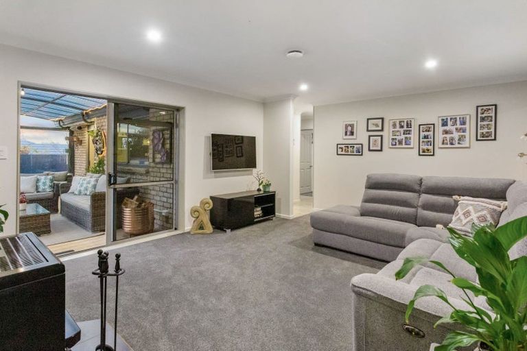 Photo of property in 12 Hawke Place, Pukekohe, 2120