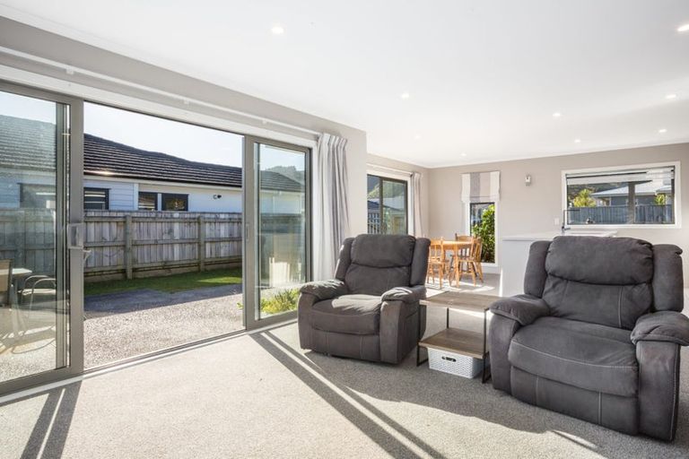Photo of property in 11 Henrietta Maxwell Grove, Wainuiomata, Lower Hutt, 5014
