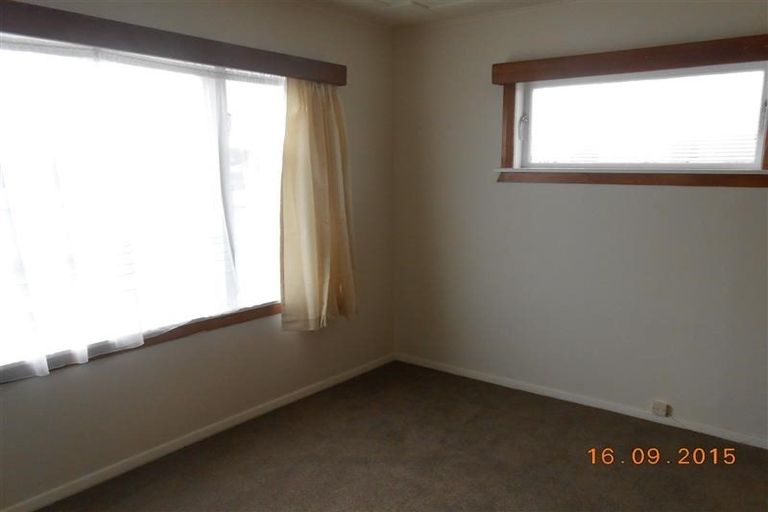 Photo of property in 26 Robert Street, Newlands, Wellington, 6037