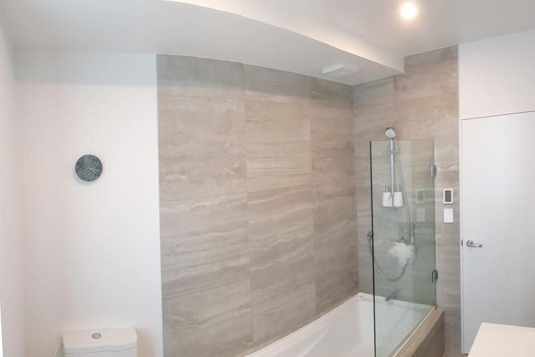 Photo of property in 1f Wilkinson Street, Oriental Bay, Wellington, 6011