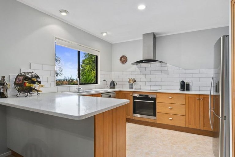Photo of property in 18 Da Vinci Place, West Harbour, Auckland, 0618