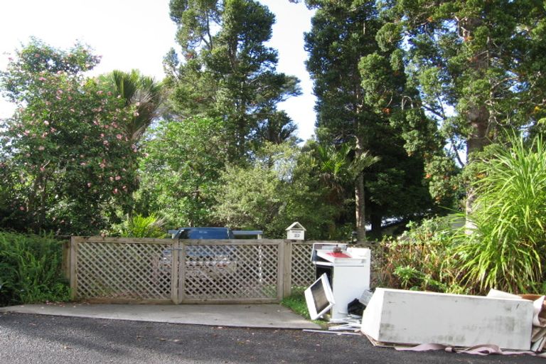 Photo of property in 22 Hollywood Avenue, Titirangi, Auckland, 0604