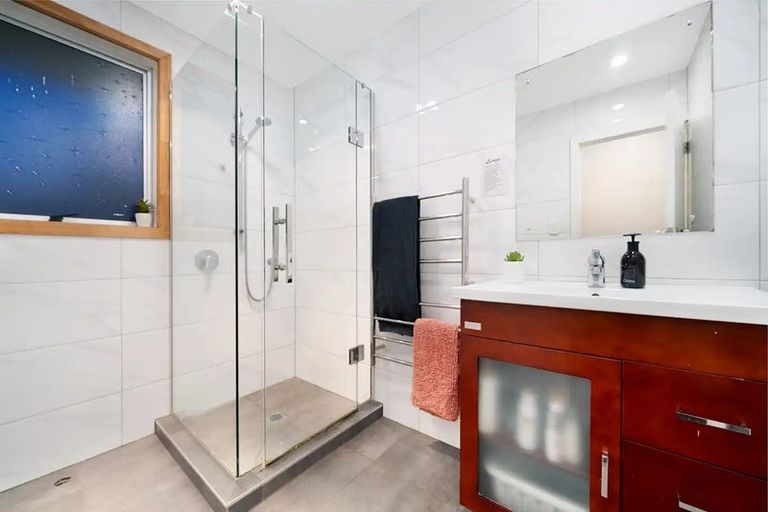 Photo of property in 86 Rosewarne Crescent, Glendene, Auckland, 0602
