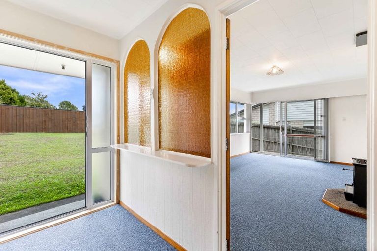 Photo of property in 1/305 Great North Road, Henderson, Auckland, 0612