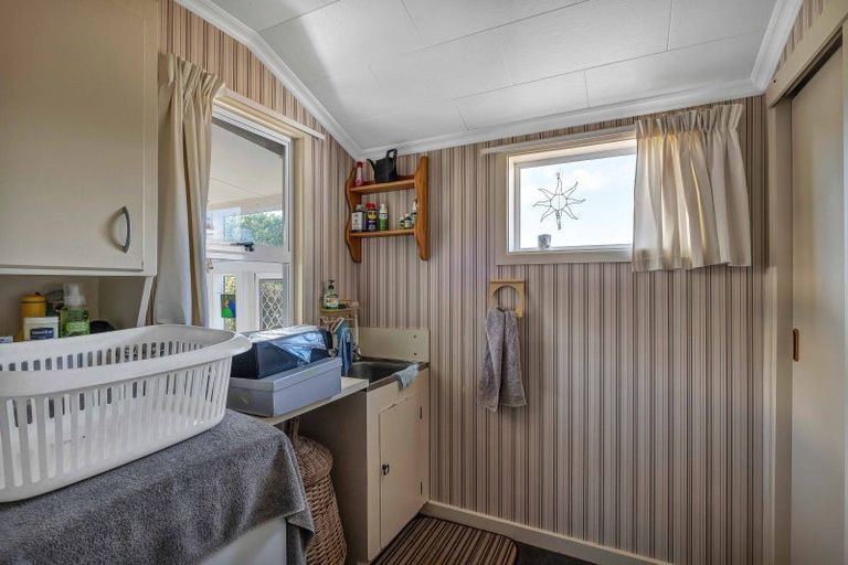 Photo of property in 125 Seaview Road, Westown, New Plymouth, 4310