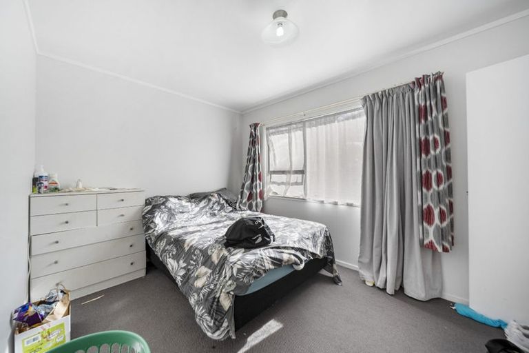 Photo of property in 27 Cedar Heights Avenue, Massey, Auckland, 0614