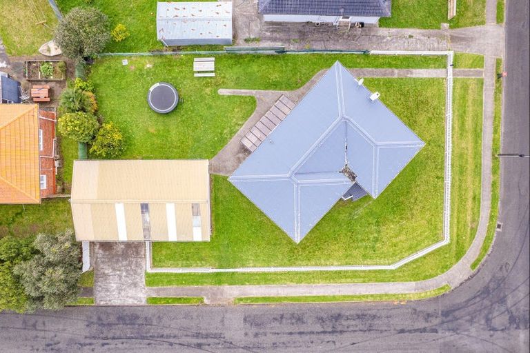 Photo of property in 24 Selwyn Crescent, College Estate, Whanganui, 4500