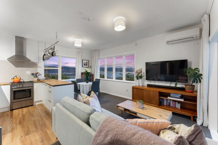 Photo of property in 25 Singers Road, Korokoro, Lower Hutt, 5012