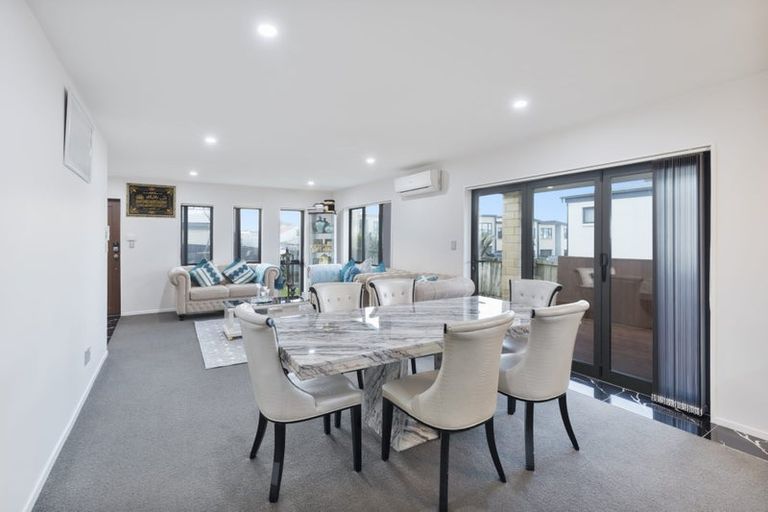 Photo of property in 22 Millcroft Lane, Ranui, Auckland, 0612