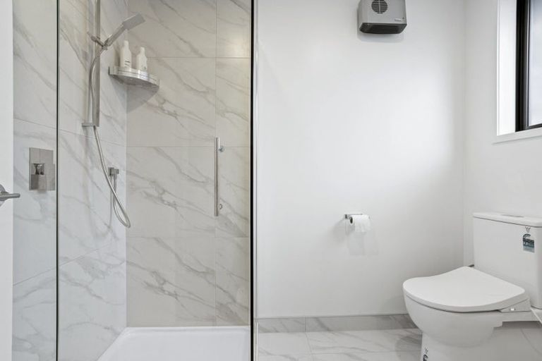 Photo of property in 14/10 Fathom Place, Te Atatu Peninsula, Auckland, 0610