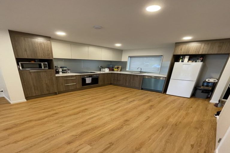 Photo of property in 2/34 Edmonton Road, Henderson, Auckland, 0612