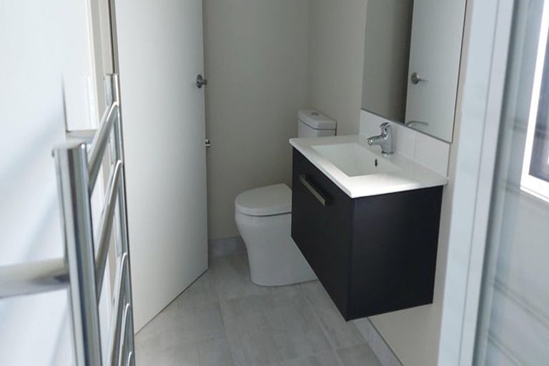 Photo of property in 2 Peihana Road, Hobsonville, Auckland, 0616