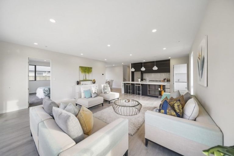 Photo of property in 73 Hayfield Way, Karaka, Papakura, 2113