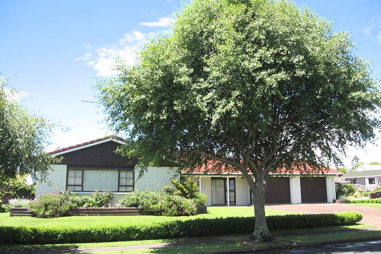 Photo of property in 14 Sheridan Crescent, Leamington, Cambridge, 3432