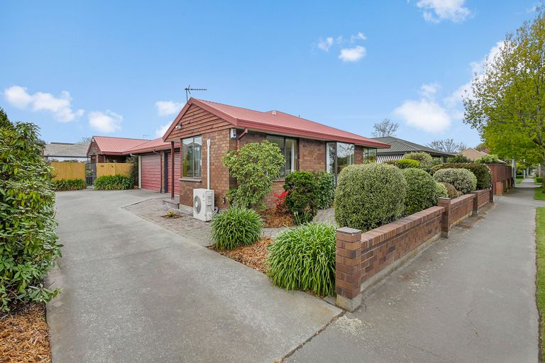Photo of property in 228 Yaldhurst Road, Avonhead, Christchurch, 8042