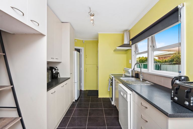 Photo of property in 10 Valley Road, Waiuku, 2123