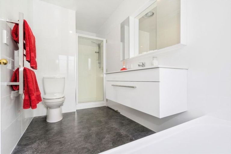 Photo of property in 53 Hawkesbury Avenue, St Albans, Christchurch, 8014