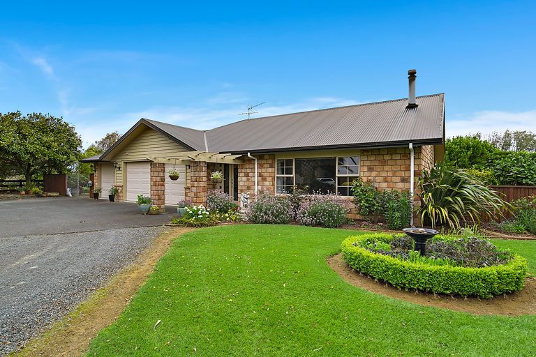 Photo of property in 2a Masters Road, Waiuku, 2681