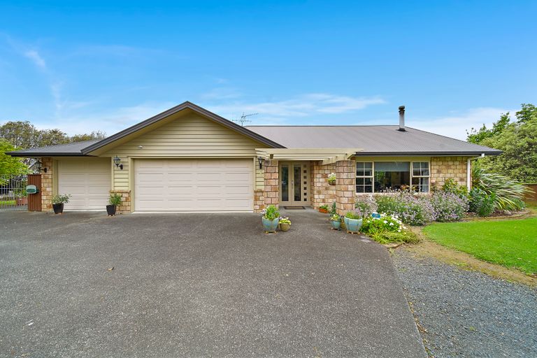 Photo of property in 2a Masters Road, Waiuku, 2681