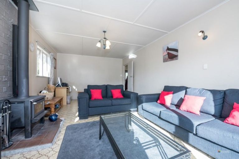 Photo of property in 15 Gardiner Grove, Wainuiomata, Lower Hutt, 5014