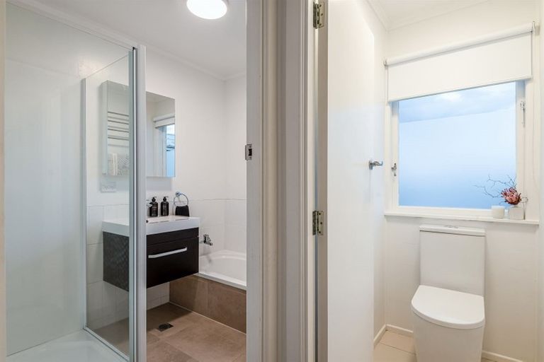 Photo of property in 7 Madison Place, Forrest Hill, Auckland, 0620