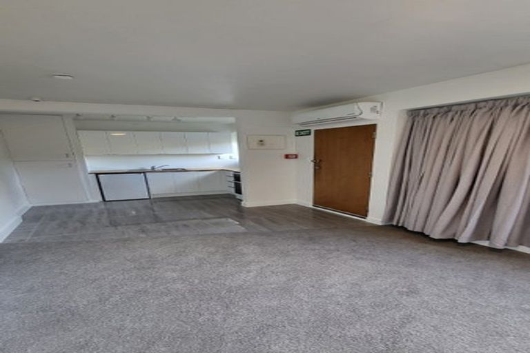 Photo of property in 2/8 Governor Road, Northland, Wellington, 6012