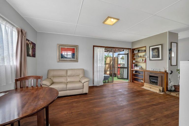 Photo of property in 2 Bone Crescent, Hawera, 4610