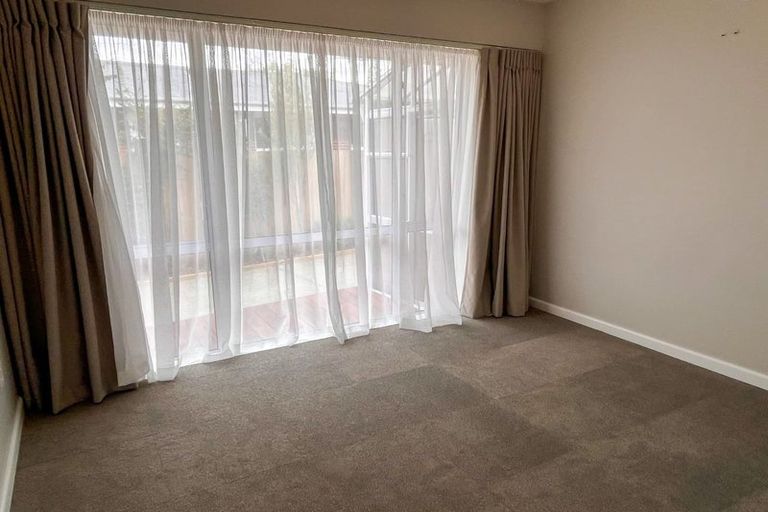Photo of property in 180 Centaurus Road, Saint Martins, Christchurch, 8022