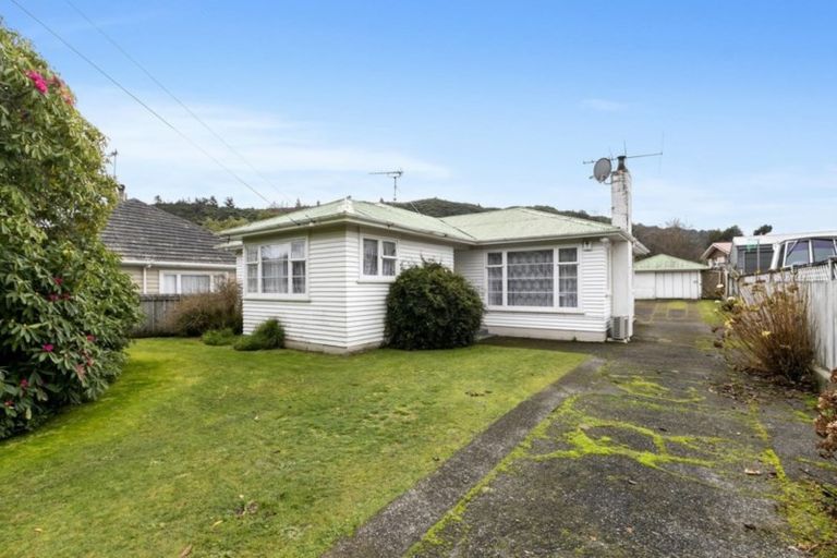 Photo of property in 95 Hine Road, Wainuiomata, Lower Hutt, 5014