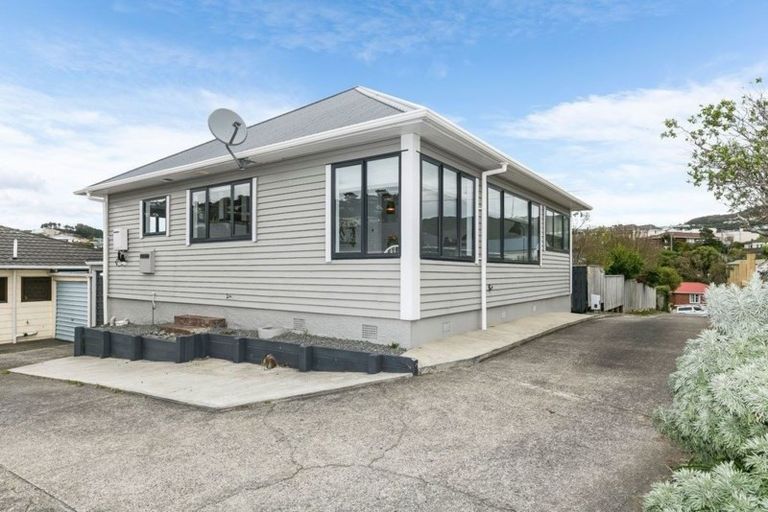 Photo of property in 15 Hindmarsh Street, Johnsonville, Wellington, 6037