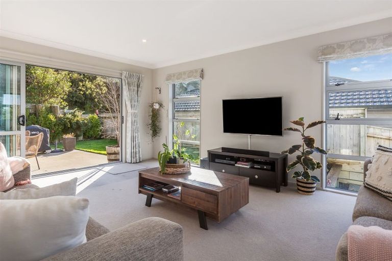 Photo of property in 14 Moonraker Place, Whitby, Porirua, 5024