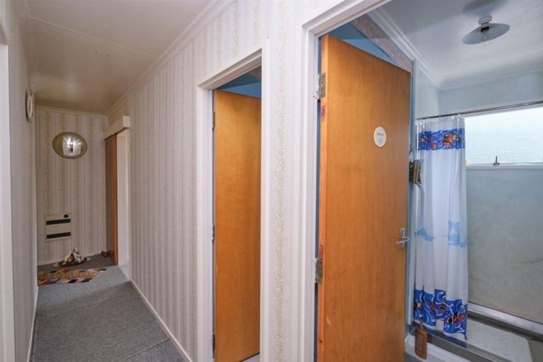 Photo of property in 33 Castle Street, Eltham, 4322